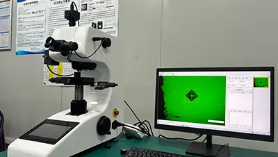 Tester automatico di microdurezza a torretta